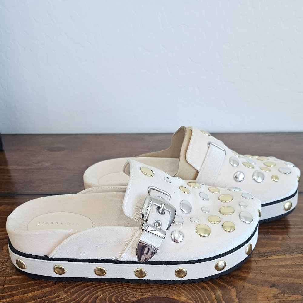 Gianni Bini Women's Cream Suede Clogs/Mules w/ Silver/Gold Accents Size 8 & 9.5 - Picture 3 of 8